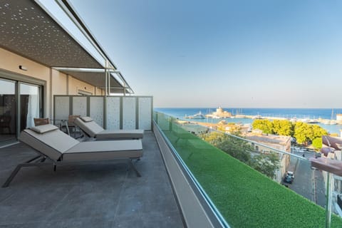 View (from property/room), Balcony/Terrace, City view, Landmark view, Sea view, Street view