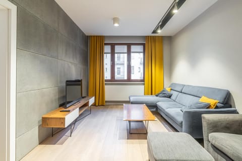 Communal lounge/ TV room, TV and multimedia, Living room, Seating area, Evening entertainment