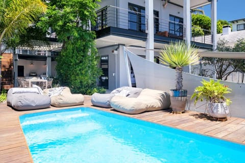Property building, Garden, Balcony/Terrace, Swimming pool, Swimming pool