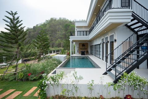 Property building, Day, Garden, Garden view, Pool view, Swimming pool
