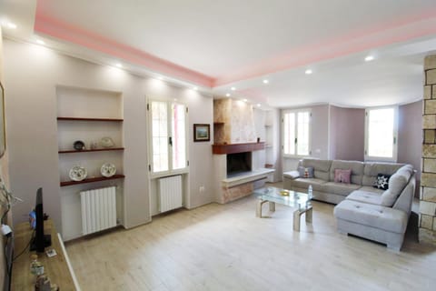Communal lounge/ TV room, Living room