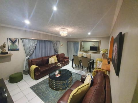 Communal lounge/ TV room