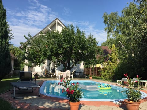 Property building, Day, Summer, Garden, Balcony/Terrace, On site, Swimming pool