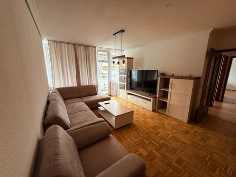 Communal lounge/ TV room, TV and multimedia, Living room, Seating area, Evening entertainment