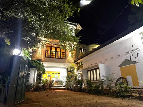 Property building, Location