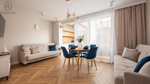 Bed, TV and multimedia, Kitchen or kitchenette, Living room, Photo of the whole room, Seating area, Dining area