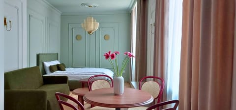 Seating area, Dining area, Bedroom