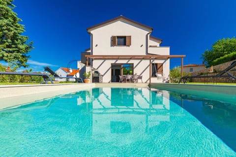 Property building, Pool view, Swimming pool
