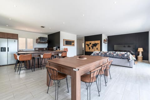 Living room, Dining area