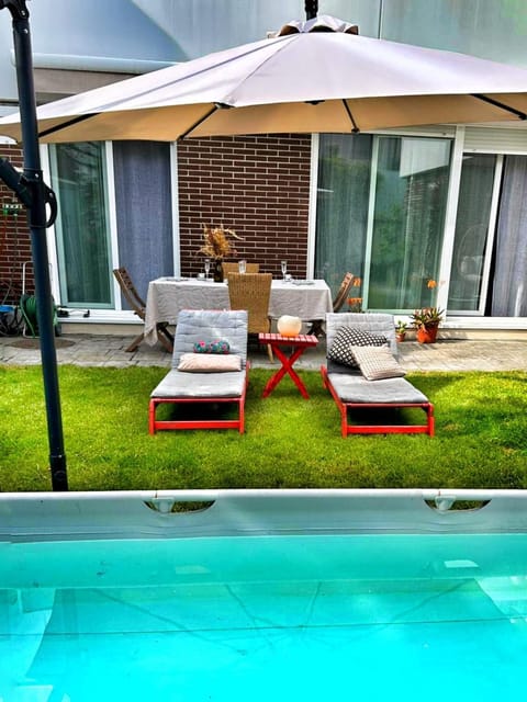 Property building, Pool view