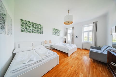 Bed, Photo of the whole room, Seating area, Bedroom, towels