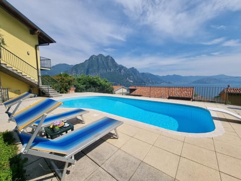 Lake view, Mountain view, Pool view, Swimming pool, sunbed