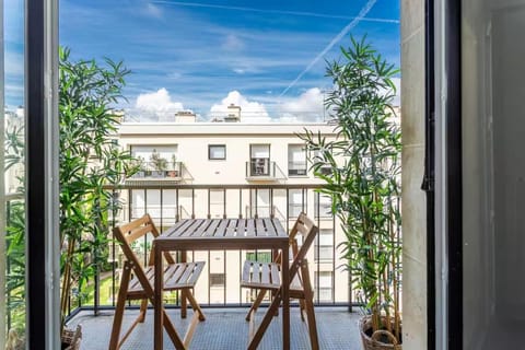 View (from property/room), Balcony/Terrace, Dining area