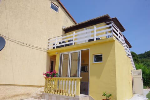 Property building, View (from property/room), Balcony/Terrace