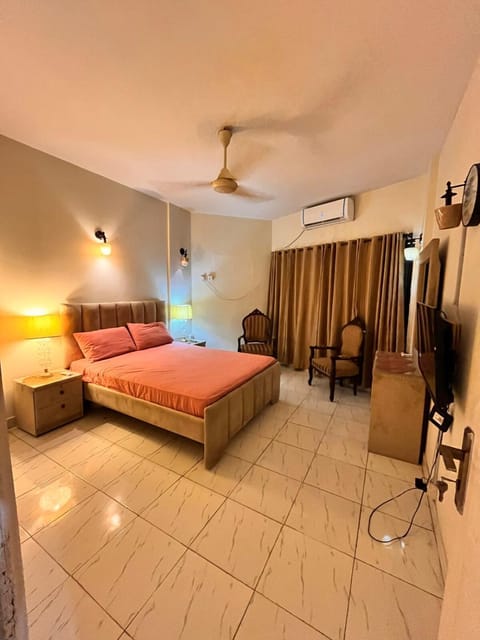 Bed, TV and multimedia, Photo of the whole room, Bedroom, air conditioner