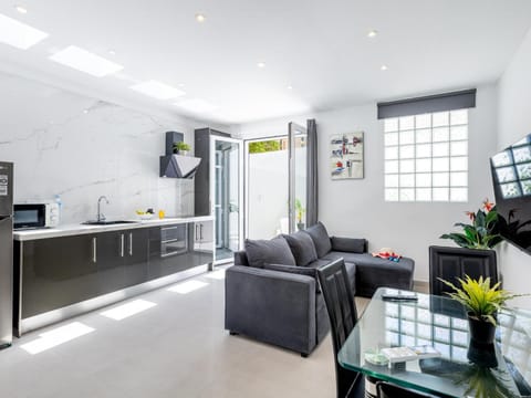 Kitchen or kitchenette, Living room