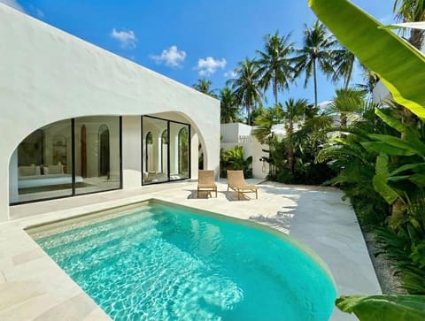 Property building, Garden, Garden view, Pool view, Swimming pool, sunbed