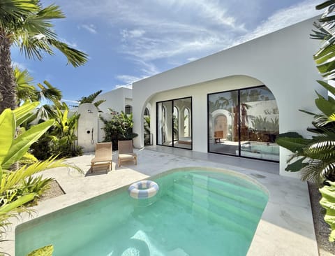 Property building, Patio, Day, Natural landscape, Garden, View (from property/room), Balcony/Terrace, Garden view, Pool view, Swimming pool, sunbed