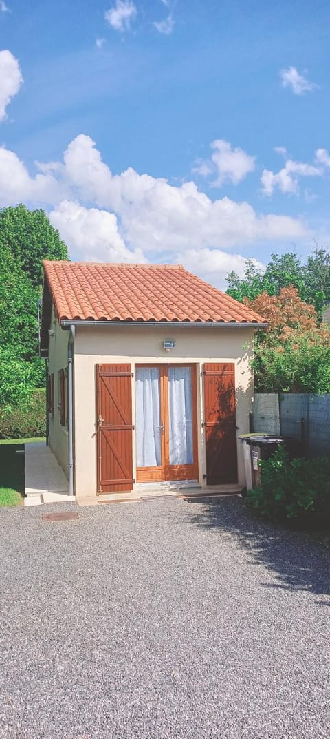Maison T2 indépendante avec terrasse et parking House in Poitiers