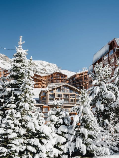 Property building, Day, Natural landscape, Winter, Mountain view