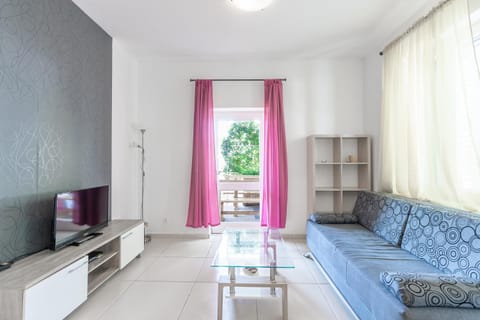 Banić Apartments with pool Apartment in Biograd na Moru