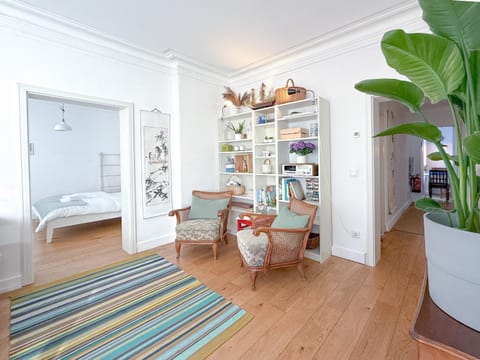 Living room, Photo of the whole room, Seating area