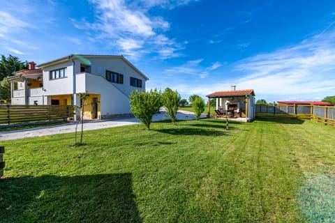 Property building, Day, Garden, Garden view