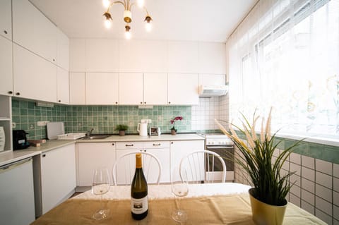 Kitchen or kitchenette, oven