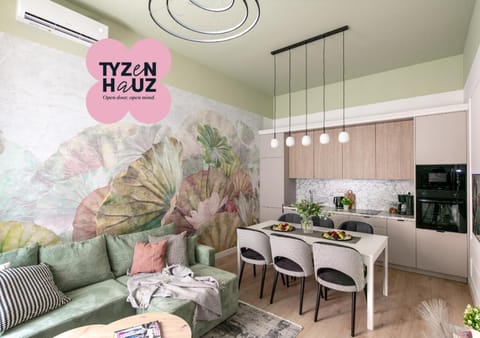 TV and multimedia, Kitchen or kitchenette, Living room, Photo of the whole room, Seating area, Dining area, microwave, oven, air conditioner