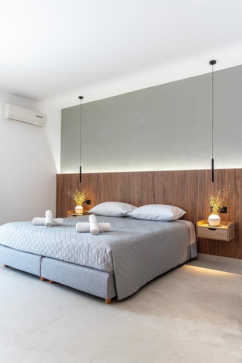 Bed, Photo of the whole room, Bedroom, air conditioner