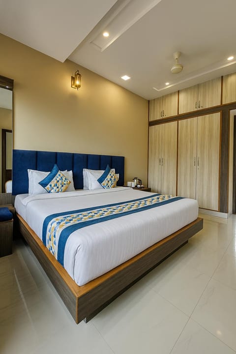 Bed, Photo of the whole room, Bedroom, air conditioner