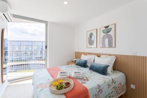 Bed, Balcony/Terrace, Bedroom, towels