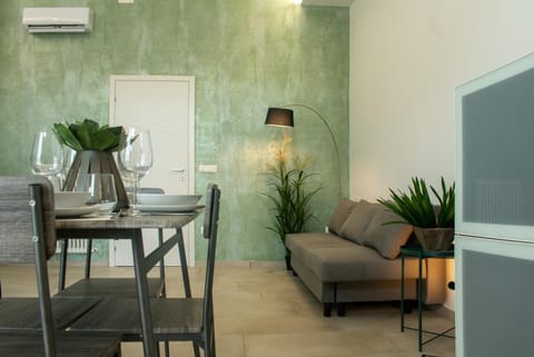 Living room, Seating area, Dining area, air conditioner
