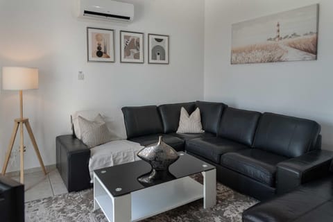 Living room, Seating area, air conditioner