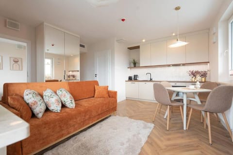 Kitchen or kitchenette, Living room, air conditioner