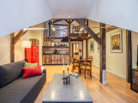 Kitchen or kitchenette, Living room, Seating area, Dining area