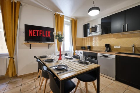 TV and multimedia, Dining area, stove