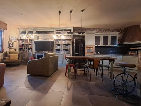 Communal lounge/ TV room, Living room, Seating area, Dining area