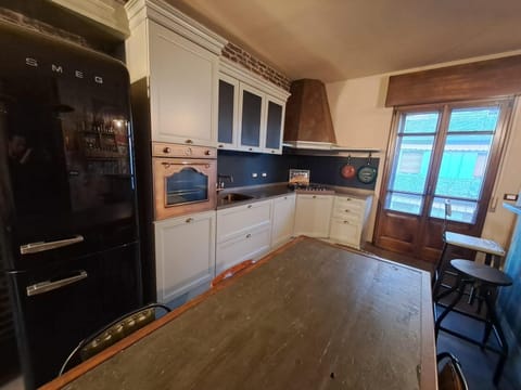 Kitchen or kitchenette, Kitchen or kitchenette, Dining area