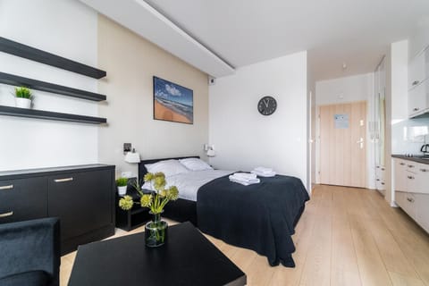 Bed, Living room, Photo of the whole room, Seating area