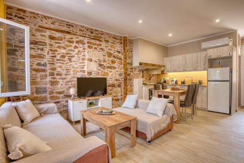 TV and multimedia, Living room, Seating area, Dining area, kitchen, air conditioner
