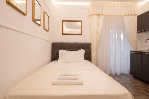 La camera degli Specchi Piazza Unità D'Italia Bed and Breakfast in Trieste