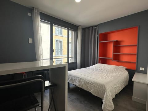 Property building, Bed, Living room, Bedroom