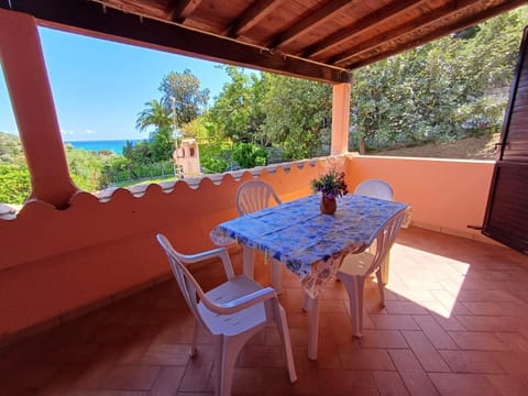 View (from property/room), Balcony/Terrace, Dining area, Sea view