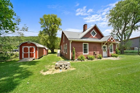 Broadstone Cottage House in Brushy Fork