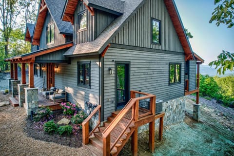 Bull & Bear at Eagles Nest House in Beech Mountain