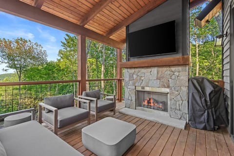 Bull & Bear at Eagles Nest House in Beech Mountain