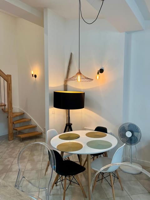 Living room, Seating area, Dining area