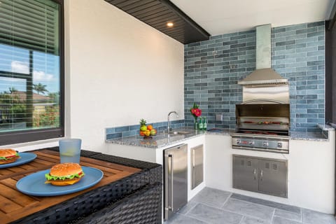 Gulf access, Heated Pool & Game Room - Villa Mimosa - Roelens House in Cape Coral