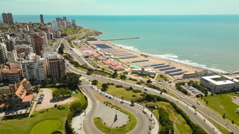 Property building, Bird's eye view, Beach, Location, Parking